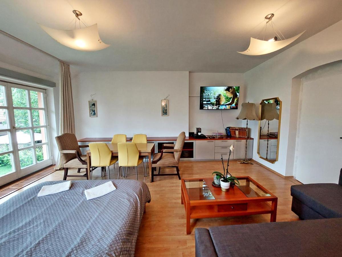 R24, Rose House Hotel Любляна Екстериор снимка