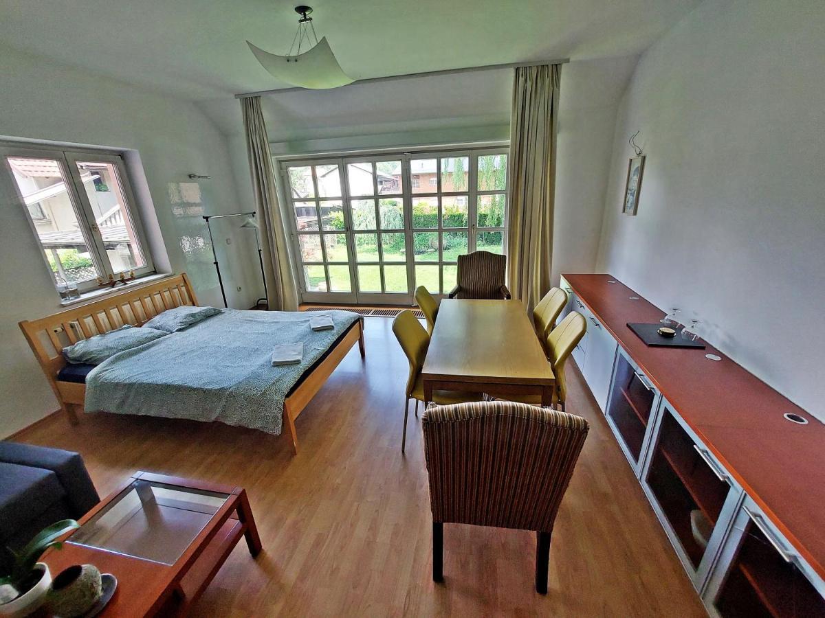 R24, Rose House Hotel Любляна Екстериор снимка
