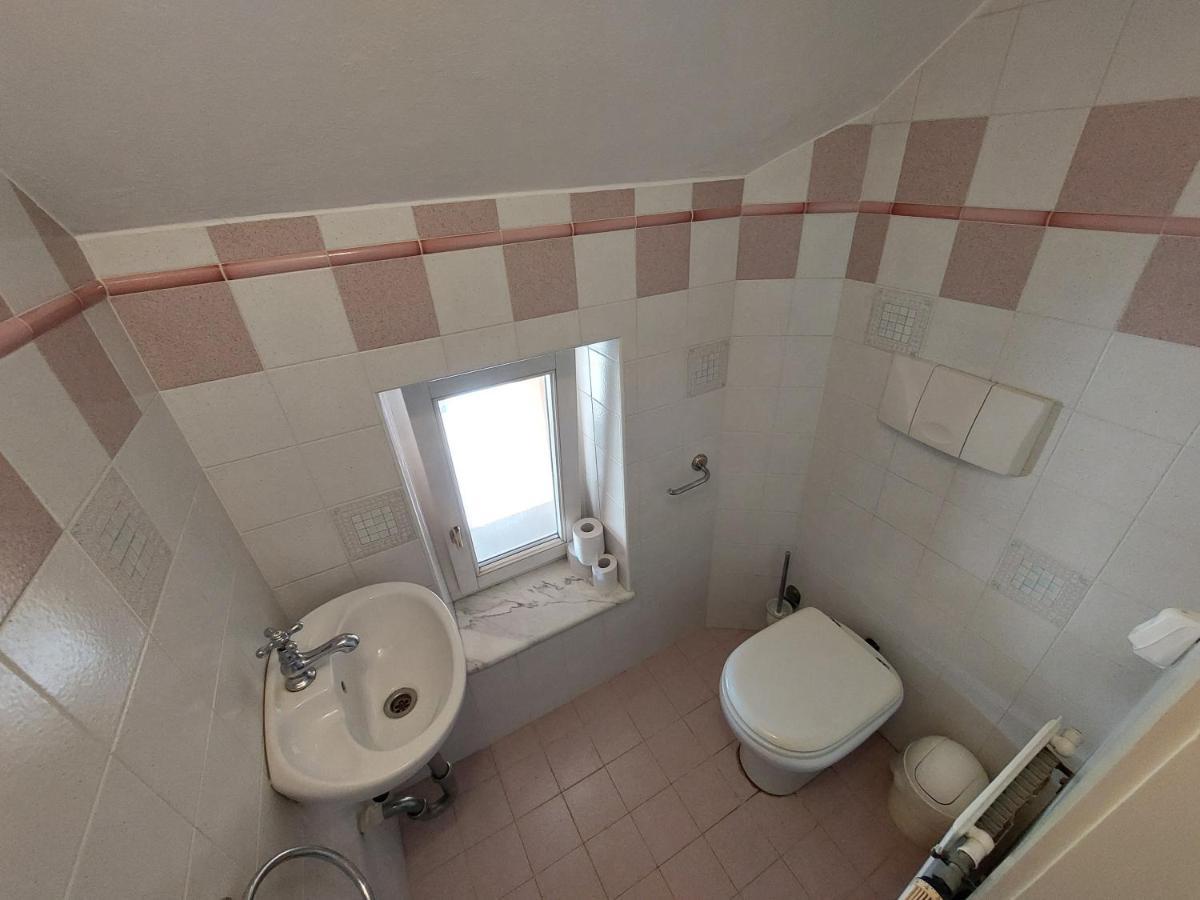 R24, Rose House Hotel Любляна Екстериор снимка