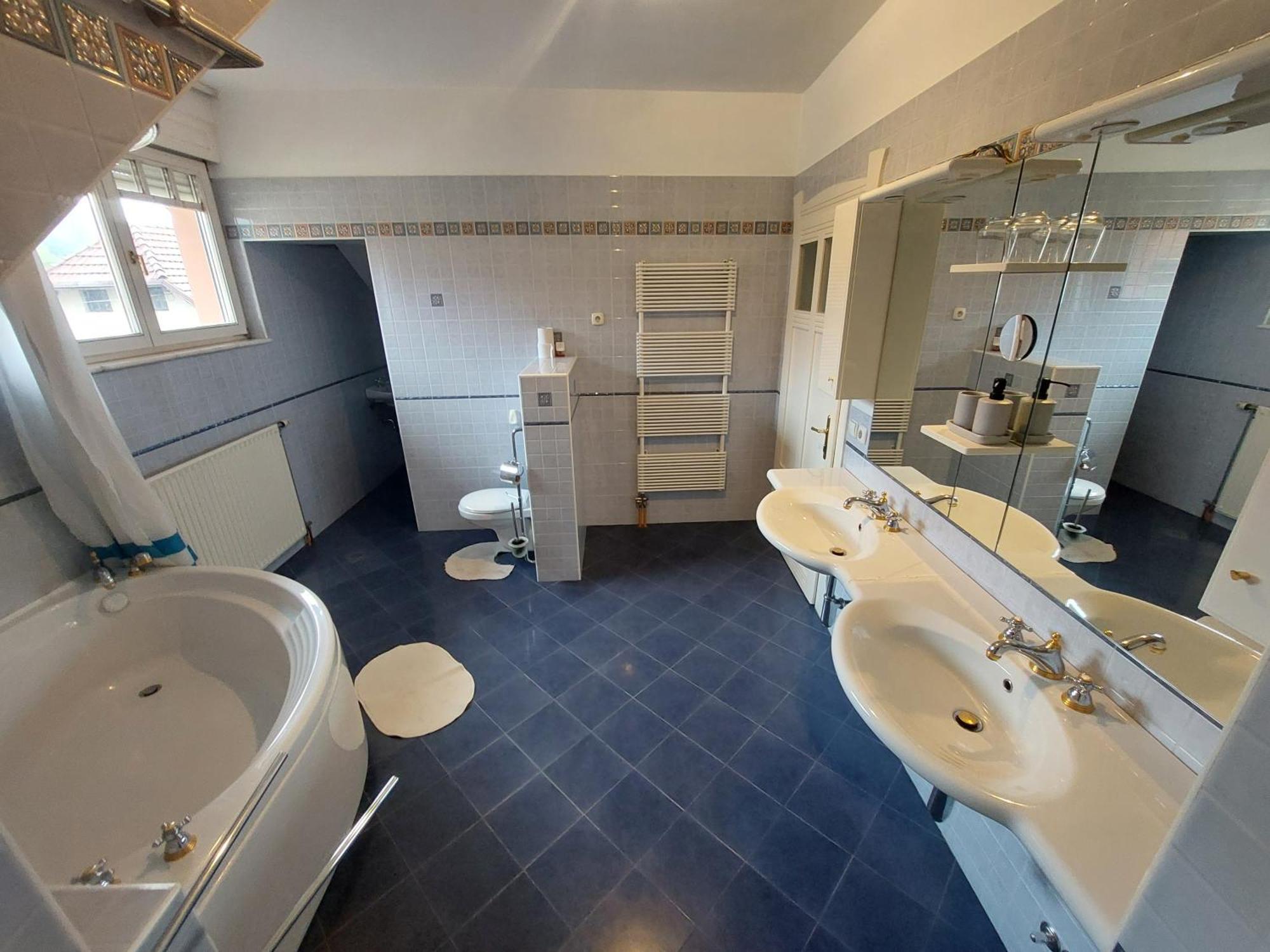 R24, Rose House Hotel Любляна Екстериор снимка